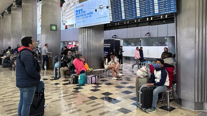 Este es el documento que te pedirán para abordar a un vuelo si llevas menores de edad