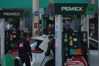 Precio máximo de gasolina en $24 será opcional para gasolineras: Energía
