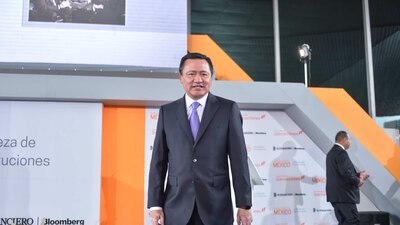 El secretario de Gobernación aseguró que esperará los tiempos para definir si contiende por Los Pinos