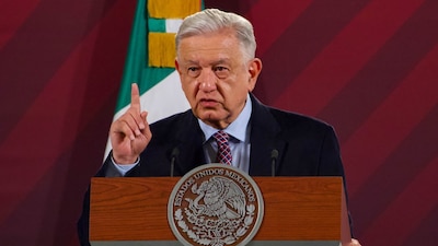 López Obrador se reunió ayer con su gabinete legal y ampliado para pedir la renuncia de quienes busquen candidaturas