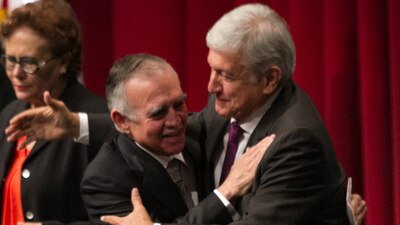 El empresario y asesor más cercano a AMLO aseguró que si el morenista gana, no habrá más impuesto a nada ni nadie
