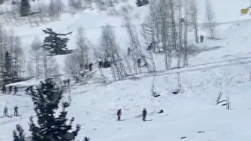 Reportan 2 muertos y 1 desaparecido tras avalancha en Eslovenia; activan operación de búsqueda