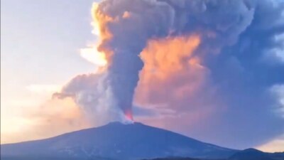 El Instituto Nacional de Geofísica y Vulcanología de Catania, una nube volcánica alcanzó una altura máxima de unos 10 km