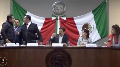 A la izquierda, Jorge Mayorga Olvera (Morena) y frente a él Asael Hernández Cerón (PAN)