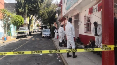 El hallazgo de los cadáveres se llevó a cabo después de que vecinos alertaron sobre un fuerte olor a descomposición