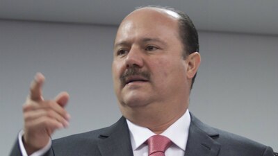 La Fiscalía de Chihuahua asegura que el exgobernador prófugo se encuentra en territorio estadounidense