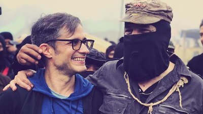 Gael García junto al Subcomandante Galeano durante e festival de cine Puy ta Cuxlejaltic