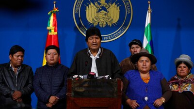 Morales renunció debido a presiones por parte de la Fuerzas Armadas de Bolivia
