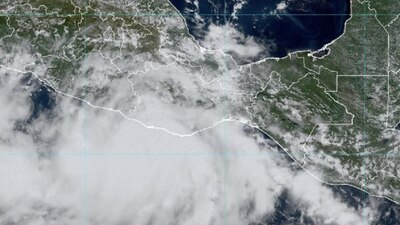 Imagen satelital del huracán 'John', cerca de costas mexicanas