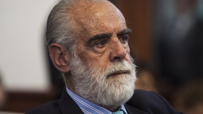 El panista  escribió que "no es lo mismo un animal político que un político animal".