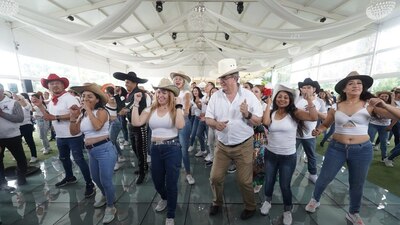 Durante su baile, el excanciller se vio con pasos a destiempo y algo desorientado