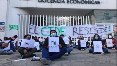 Estudiantes tomaron las instalaciones y anunciaron un paro indefinido ante la falta de diálogo con la comunidad