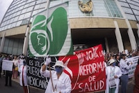 Trabajadores del IMSS rechazan aumento del 8%; alistan protesta en CDMX