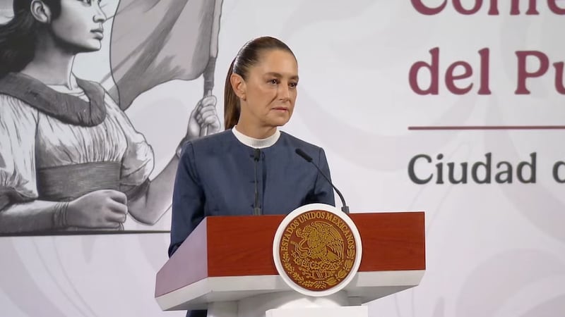 Ante asesinato de Carlos Manzo, Sheinbaum lanza culpas a Calderón y Peña Nieto