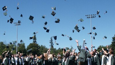 Una propuesta de una legisladora demócrata busca hacer de la universidad un servicio gratuito