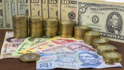 El martes, el peso mexicano cerro en las 16.91 unidades