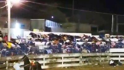 Civiles armados con fusiles irrumpieron en la plaza de toros de Zacacoyuca, Iguala