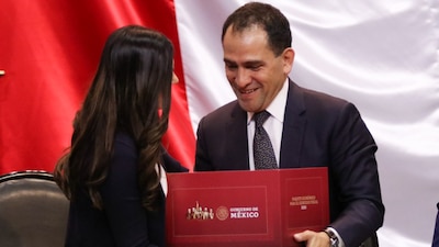 Arturo Herrera, titular de Hacienda, entregó el Paquete Económico al Congreso este 8 de septiembre