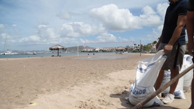 LA PAZ, BAJA CALIFORNIA, 28SEPTIEMBRE2026.- En la capital del estado de Baja California Sur se dejan sentir los primeros efectos del paso del huracán Polo que mantiene su desplazamiento sobre el pacífico mexicano al noreste a 17 km/h en categoría 3, las autoridades locales han emitido la alerta en todo el estado. FOTO: GABRIEL LARIOS HEREDIA/CUARTOSCURO.COM