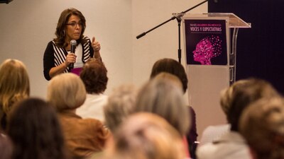 Fernanda Familiar le pidió a sus compañeros de los medios que se unan contra AMLO