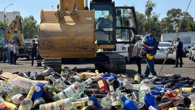 Botellas de caguamas, ron, vodka, ginebra y tequila vieron su fin