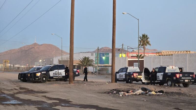 Migrantes queman pertenencias para evitar detención en campamento de Chihuahua