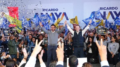 Ricardo Anaya junto a Miguel Ángel Yunes Márquez, precandidato a gobernador de Veracruz