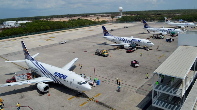 Aerolínea Magnicharters suspende operaciones por 2 semanas y deja varados a pasajeros
