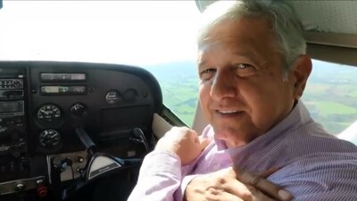 Para visitar algunas zonas de la sierra del país, AMLO utiliza una avioneta y así llegar más rápido
