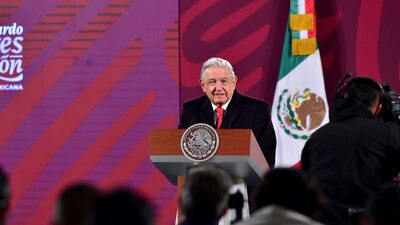 El mandatario mete las manos al fuego por su fiscal.