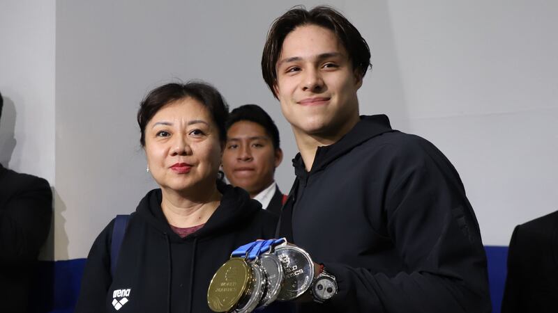 Osmar pedirá a Sheinbaum aumentar el sueldo de su entrenadora para evitar que se vaya de México