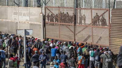 Cientos de migrantes buscaron ingresar a territorio de Estados Unidos