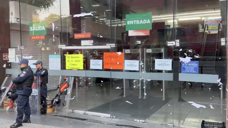 Retiran sellos de clausura de Plaza Izazaga 89 en CDMX, tras cierre