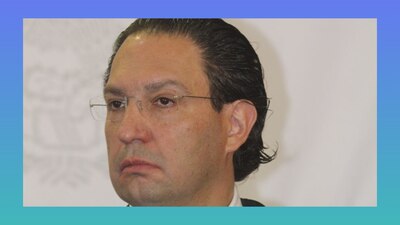 Perteneció al círculo cercano de Rosario Robles desde que ella fue nombrada en 2012, por el entonces presidente Peña