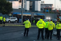 Trailero atropella a un hombre que buscaba atravesar una avenida principal, luego se da a la fuga