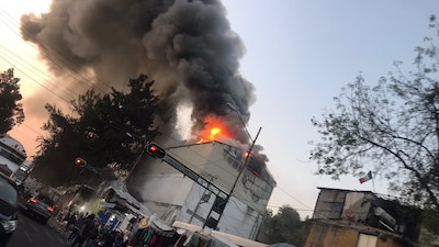 Debido a los comercios ambulantes, el cuerpo de bomberos tardó en llegar