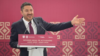 De entre los logros que presumió de su gobierno, uno que se llevó las palmas fue el reverdecimiento del ahuehuete de Reforma