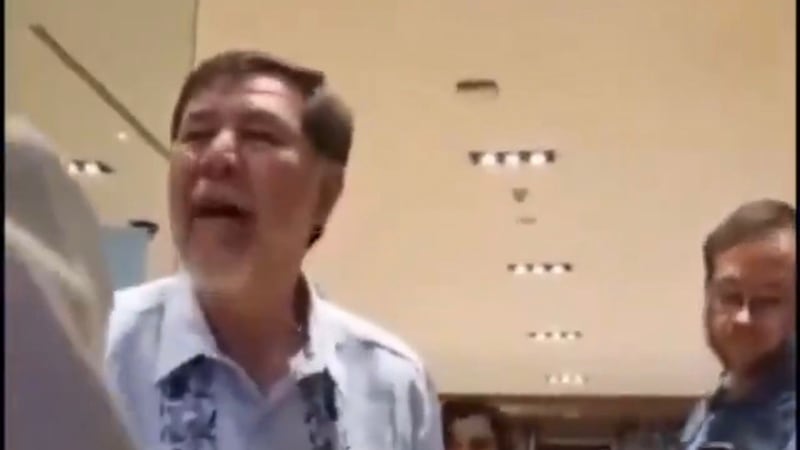 VIDEO: Noroña estalla contra comensal que lo llamó ‘narco’ en el restaurante El Cardenal