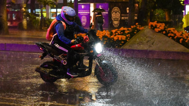 Elevan a Alerta Púrpura los pronósticos por lluvias fuertes y posible caída de granizo en la CDMX