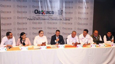 El gobernador de Oaxaca, Alejandro Murat, en conferencia de prensa