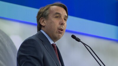 Emilio Azcárraga Jean sucedió a su padre, Emilio Azcárraga Milmo, en la dirección de Televisa