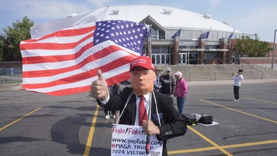El avión en el que viajaba el candidato republicano, Donal Trump, tuvo que aterrizar de emergencia