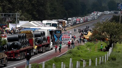 Los ejidatarios cumplieron su palabra de abrir parcialmente ambos sentidos
