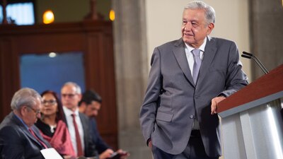 Ayer el PRI sufrió una baja importante de militantes, que renunciaron encabezados por cuatro senadores