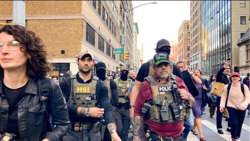 Redada del ICE contra vendedores ambulantes, desata protestas en Chinatown, NY