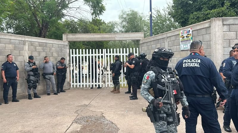 Ataque en secundaria de Torreón: Playera de uno de los agresores escondía ‘oscuras referencias’
