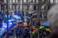 VIDEO: Tranvía descarrila y se estrella contra edificio en Milán; hay 2 muertos y más de 20 heridos