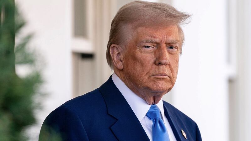 Trump confirma 25% de aranceles a autos no fabricados en Estados Unidos