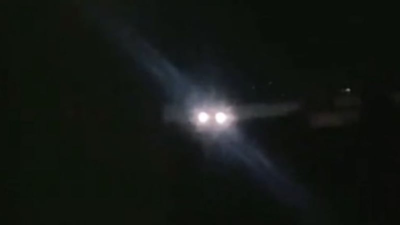¿Una nave nodriza? Usuario capta extrañas luces en el cielo del Edomex días antes del bólido