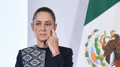 CIUDAD DE MÉXICO, 28JULIO2026.- Claudia Sheinbaum, presidenta de México, durante la conferencia matutina realizada en Palacio Nacional donde se compartieron los lineamientos de la Comisión Reguladora de Telecomunicaciones para garantizar los derechos de las audiencias y establecer los códigos de ética en radio y televisión, cuya consulta pública permanecerá hasta el 21 de agosto.
FOTO: MARIO JASSO/CUARTOSCURO.COM